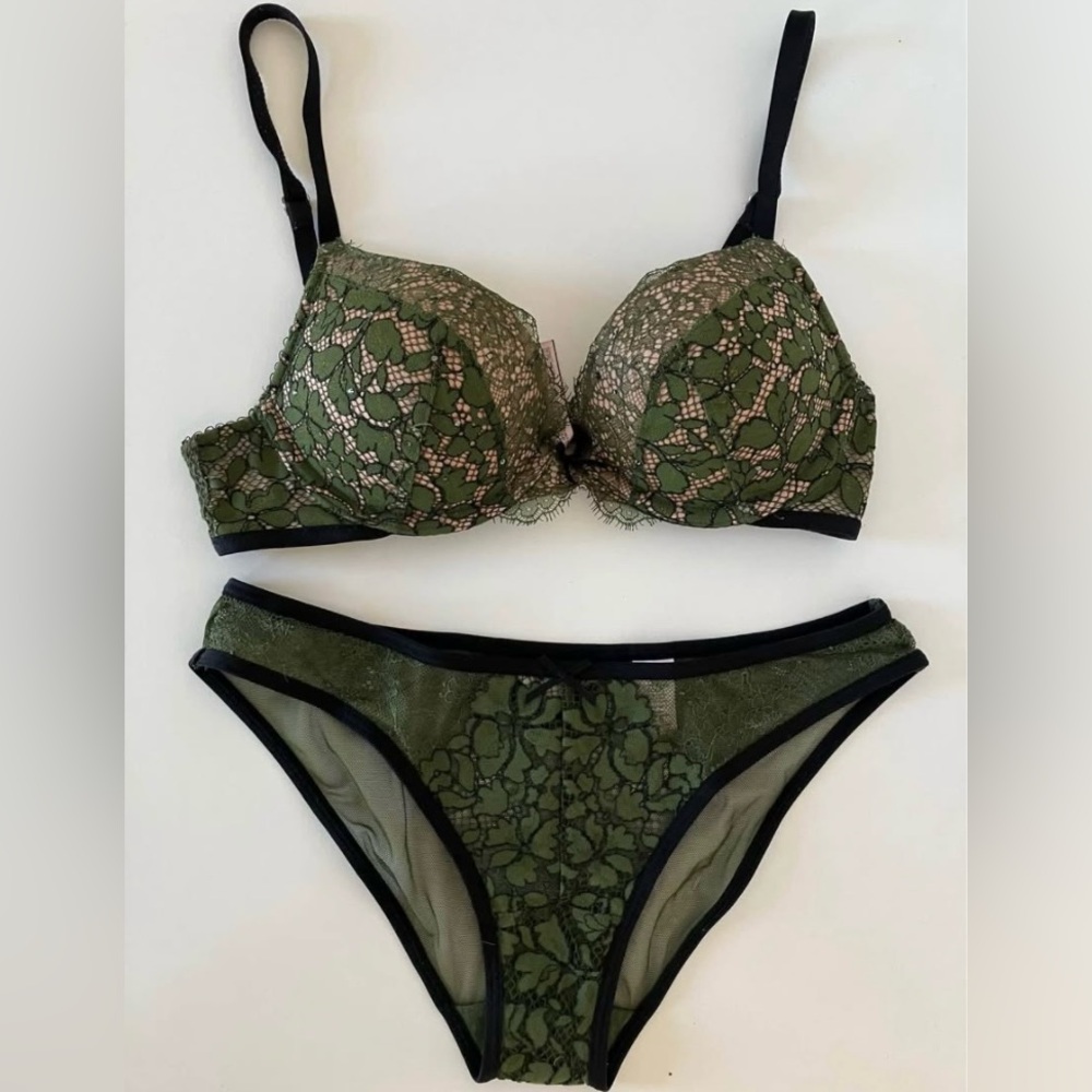Victoria’s Secret Dream Angels Push-up Bra Set